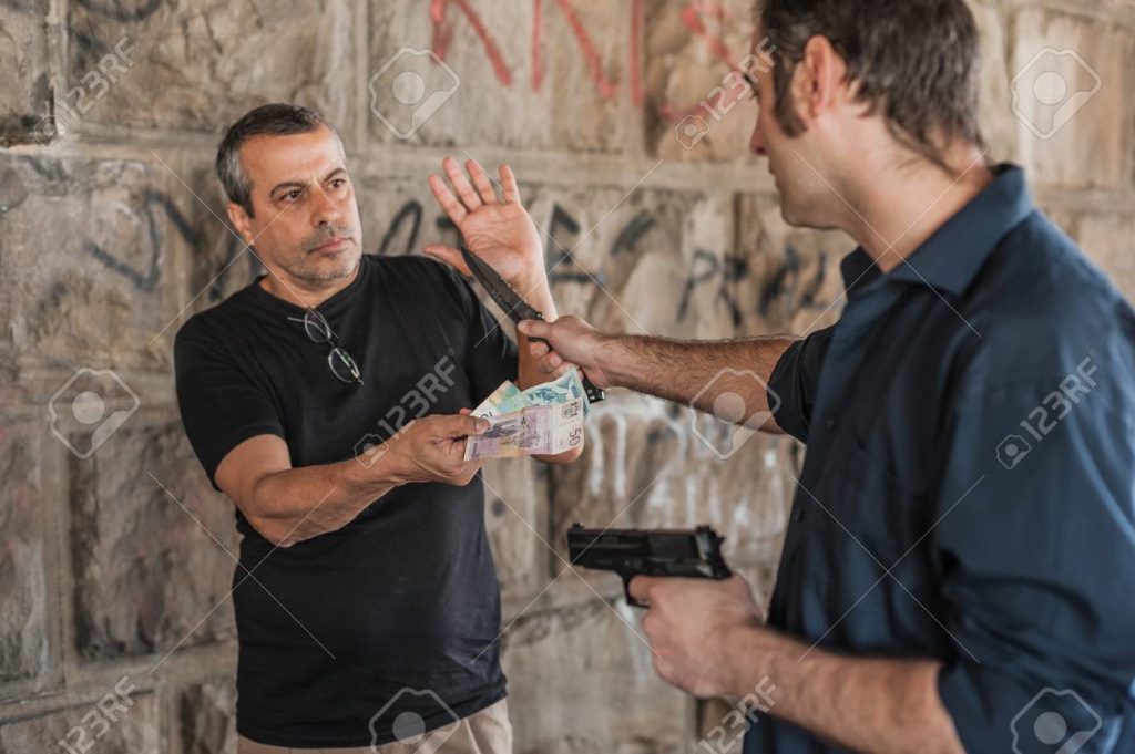 Un viaggiò di lavoro pericoloso by Roberto Sabucco - Ourboox.com