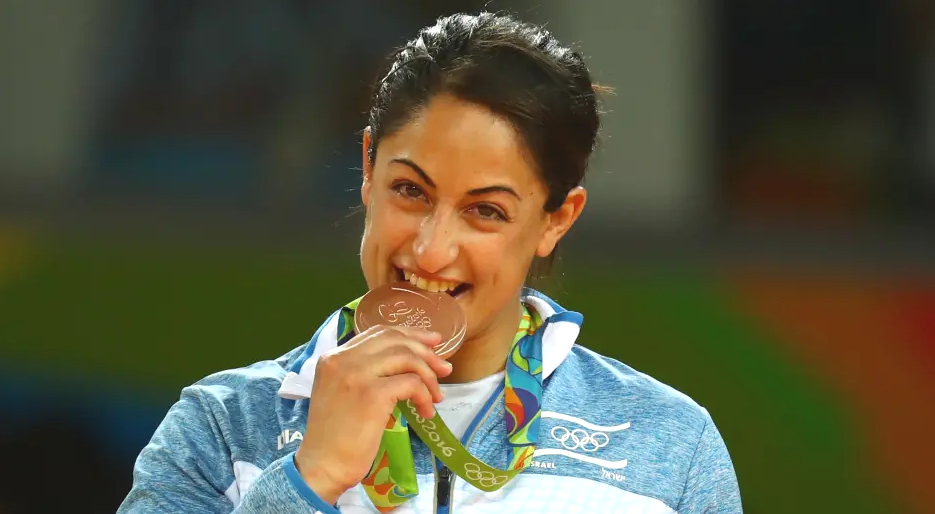 the medals! by maayan shunim - Illustrated by Maayan shunim ,Shira zur and Miriam lapid - Ourboox.com