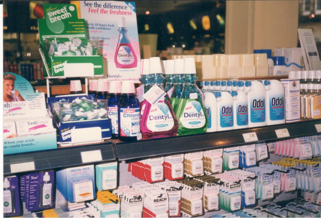 Sixty Minutes, Seventy Years – PIctures from my life by Mel Rosenberg - מל רוזנברג - Ourboox.com