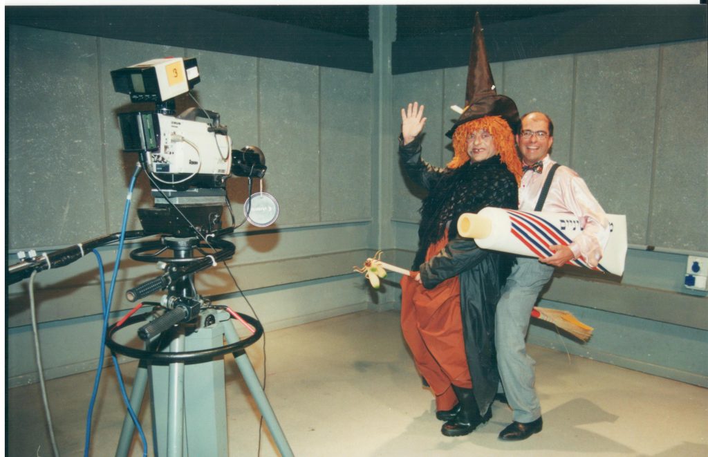 Sixty Minutes, Seventy Years – PIctures from my life by Mel Rosenberg - מל רוזנברג - Ourboox.com