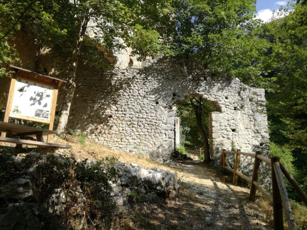 Celano, noi e il mondo… by Laura - Illustrated by Classe 3^D - Ourboox.com