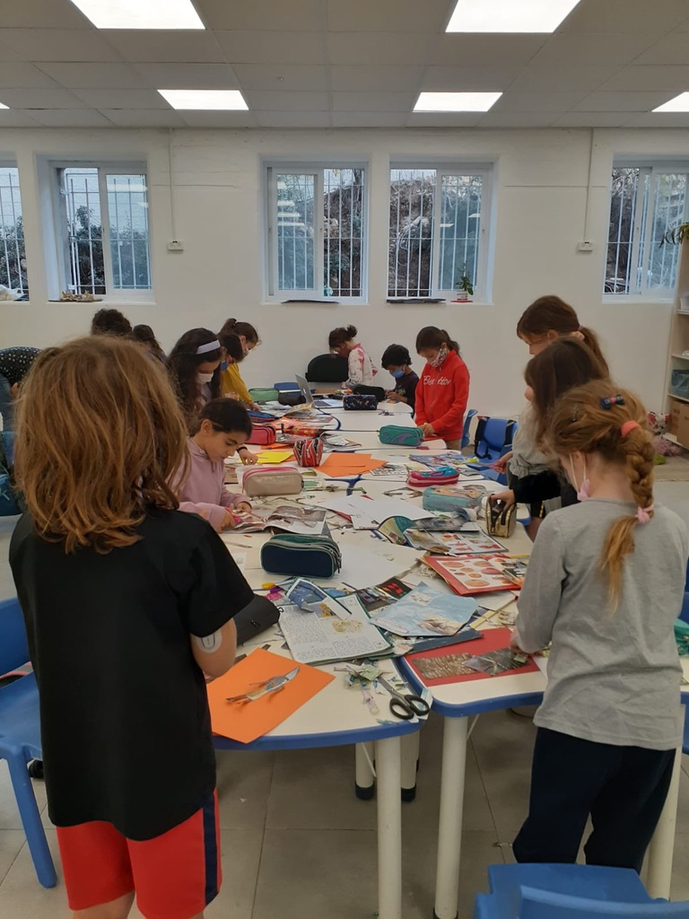 קולאז׳ : שישי הורים כרמים תשפ״ב by Zehavit Stern - Illustrated by המשתתפים - Ourboox.com