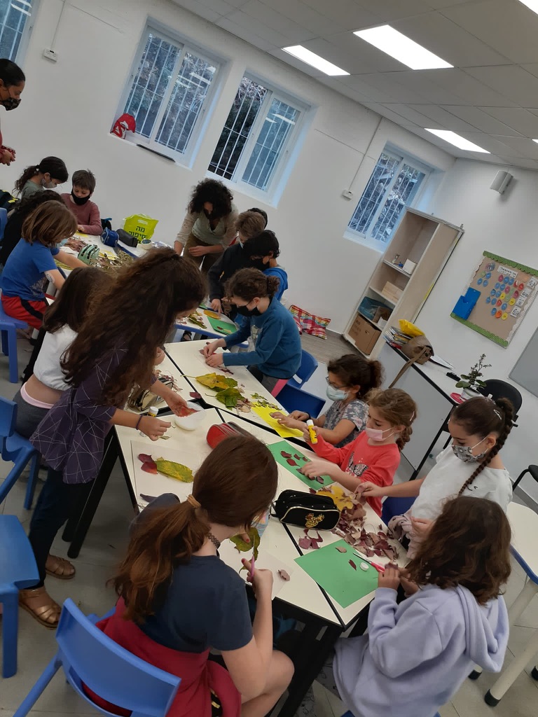 קולאז׳ : שישי הורים כרמים תשפ״ב by Zehavit Stern - Illustrated by המשתתפים - Ourboox.com