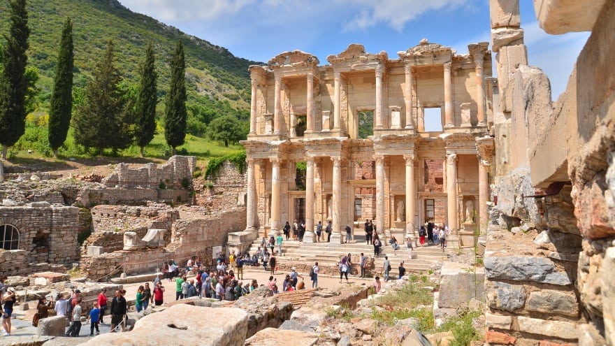 Holiday in İzmir by Beyza Doğan - Illustrated by Beyza Doğan - Ourboox.com