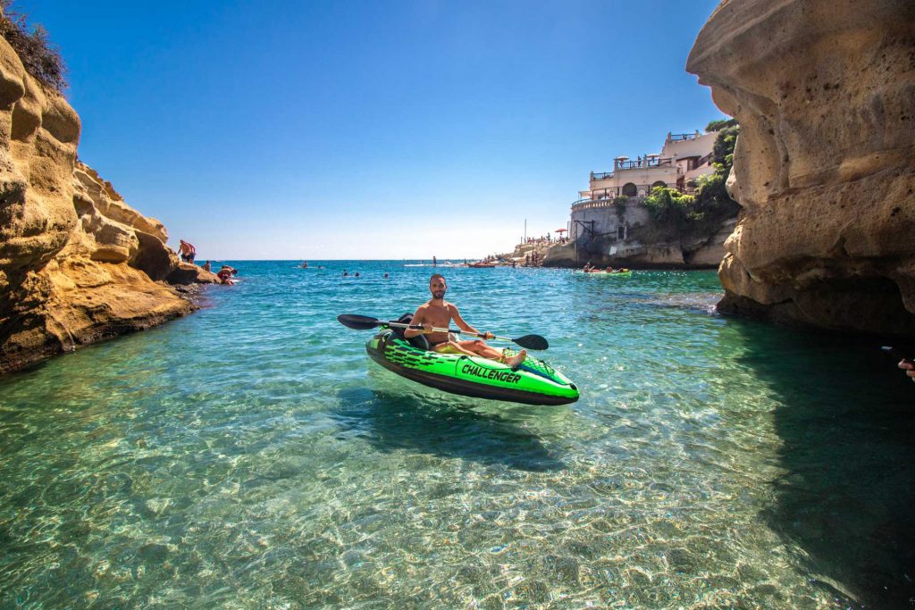 viaggio ricco di emozioni da provare solo in Italia by Marie Nitcheu Djeutcheu - Illustrated by Hiba Jouider, Greta Michieli, Marie Nitcheu Djeutcheu - Ourboox.com