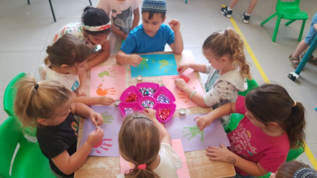 אני וגופי by miriam tenenboim - Illustrated by ילדי גן אופל - Ourboox.com