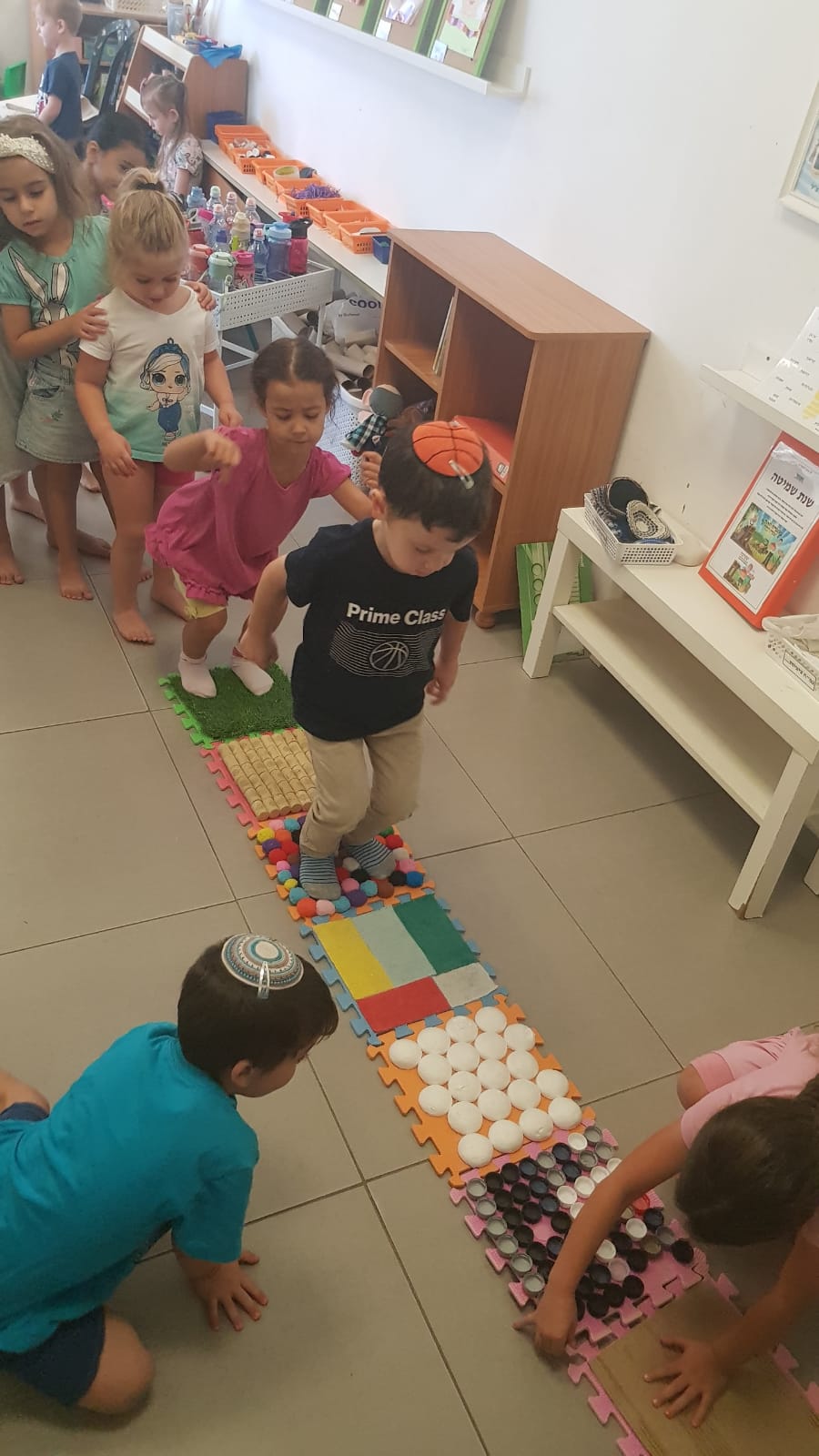 אני וגופי by miriam tenenboim - Illustrated by ילדי גן אופל - Ourboox.com