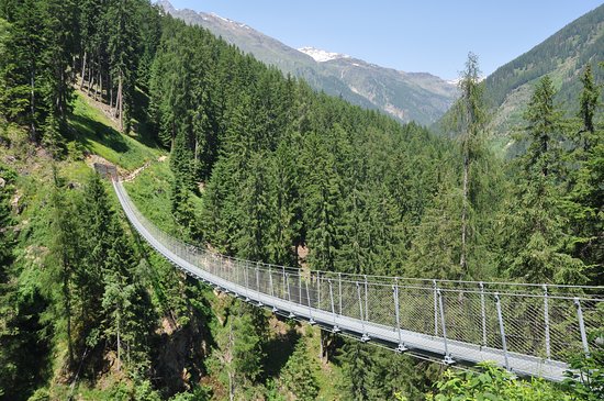 viaggio ricco di emozioni da provare solo in Italia by Marie Nitcheu Djeutcheu - Illustrated by Hiba Jouider, Greta Michieli, Marie Nitcheu Djeutcheu - Ourboox.com