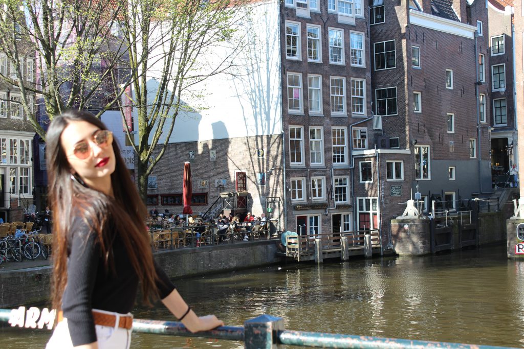 Travel to Holland by Meryem Sude - Illustrated by Meryem Sude  - Ourboox.com