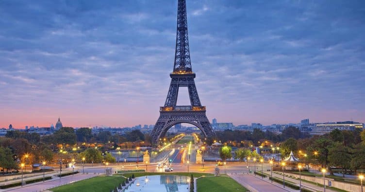 Holiday task in Paris by deniz bağdad - Illustrated by deniz - Ourboox.com