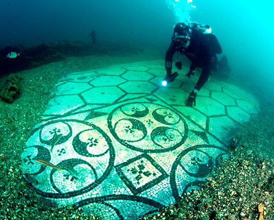 viaggio ricco di emozioni da provare solo in Italia by Marie Nitcheu Djeutcheu - Illustrated by Hiba Jouider, Greta Michieli, Marie Nitcheu Djeutcheu - Ourboox.com