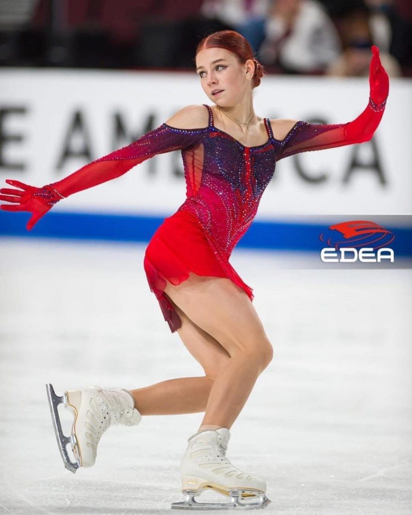 оссийская фигуристка, выступающая в одиночном катании. Бронзовый призёр чемпионата мира. Бронзовый призёр чемпионата Европы (2020). Бронзовый призёр финала Гран-при. Серебряный призёр и двукратный бронзовый призёр чемпионата России. Вторая в истории двукратная чемпионка мира среди юниоров ]]. Победитель и серебряный призёр финалов юниорского Гран-при.