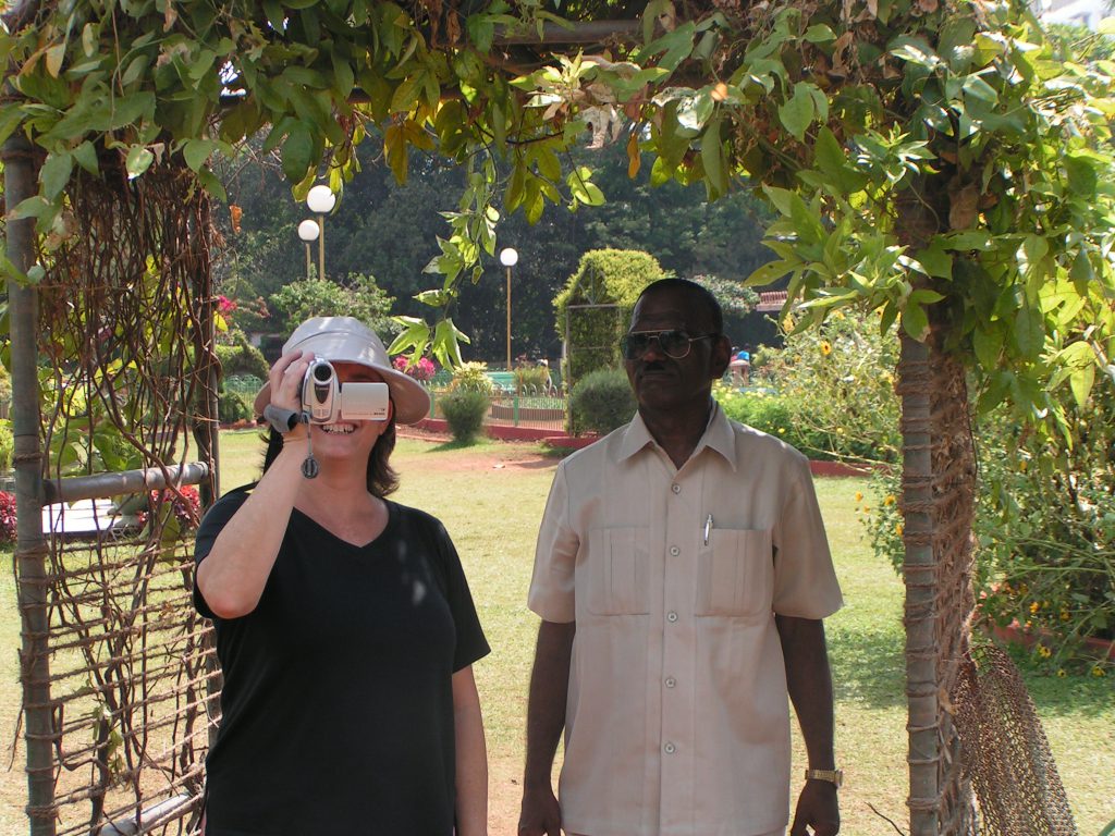 טיול שורשים להודו – חלק ראשון מומביי עד מייסור by מיכל בן הגיא - Illustrated by אבנר אייזיק - Ourboox.com