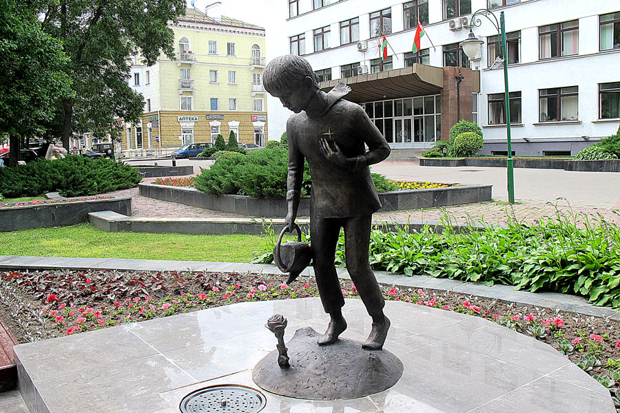 «Зі сторінок книги – у бронзу та граніт…» by Galuna Stanko - Illustrated by Пропоную вам віртуальну екскурсію по всьому світу, щоб побачити, скільки різних скульптурних композицій створено цьому улюбленому літературному герою і його автору - великому романтику Антуану де Сент-Екзюпері. - Ourboox.com