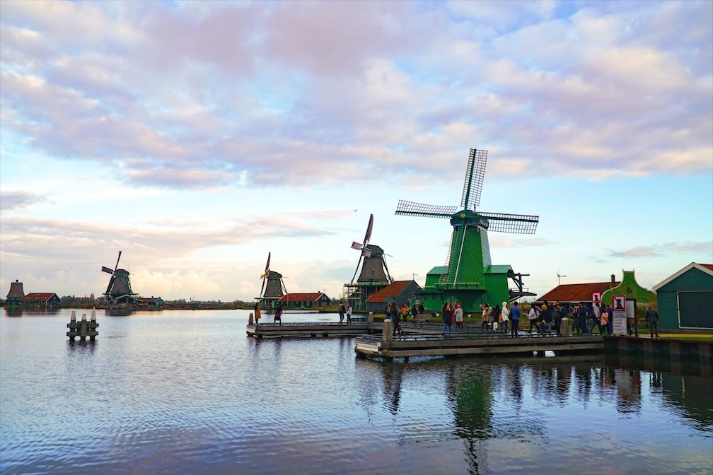 Zaanse Schans by Bengisu Sena Macar - Illustrated by Bengisu Sena Macar & Pembe Batmaz & Meryem Sude Özkul - Ourboox.com