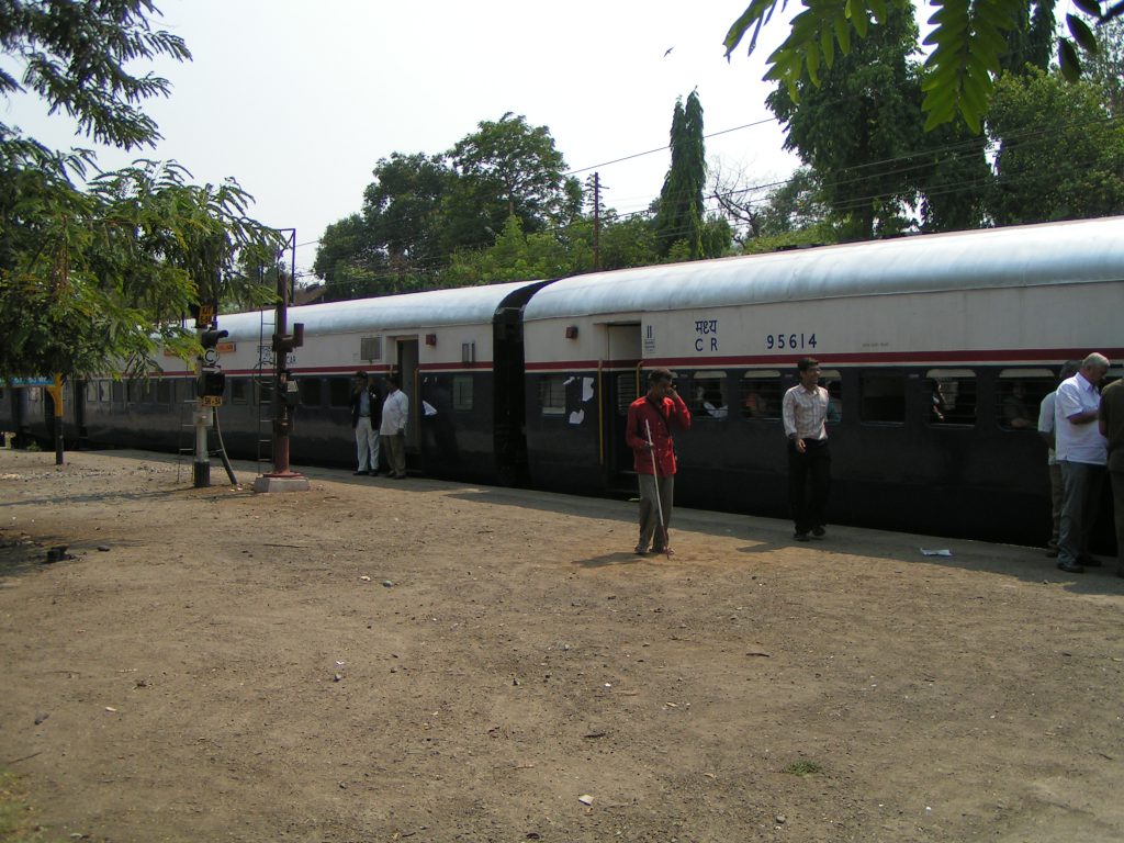 טיול שורשים להודו – חלק ראשון מומביי עד מייסור by מיכל בן הגיא - Illustrated by אבנר אייזיק - Ourboox.com