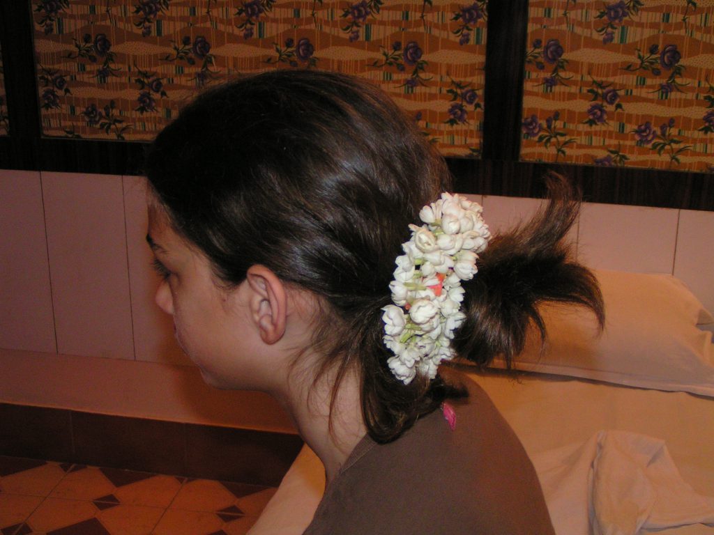 טיול שורשים להודו – חלק ראשון מומביי עד מייסור by מיכל בן הגיא - Illustrated by אבנר אייזיק - Ourboox.com