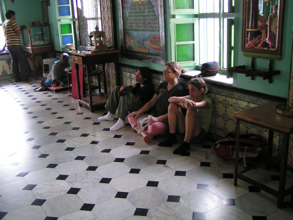 טיול שורשים להודו – חלק ראשון מומביי עד מייסור by מיכל בן הגיא - Illustrated by אבנר אייזיק - Ourboox.com