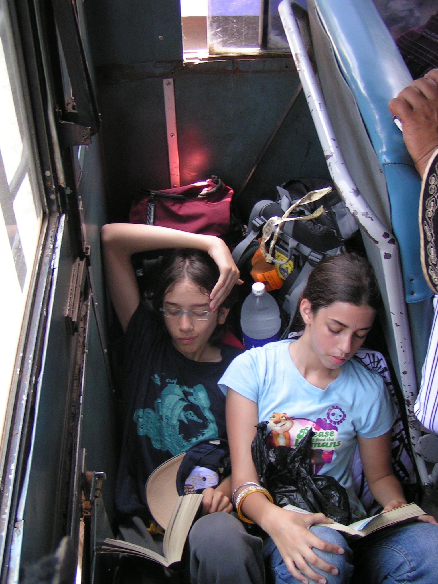 טיול שורשים להודו – חלק שני דרום הודו by מיכל בן הגיא - Illustrated by אבנר אייזיק - Ourboox.com