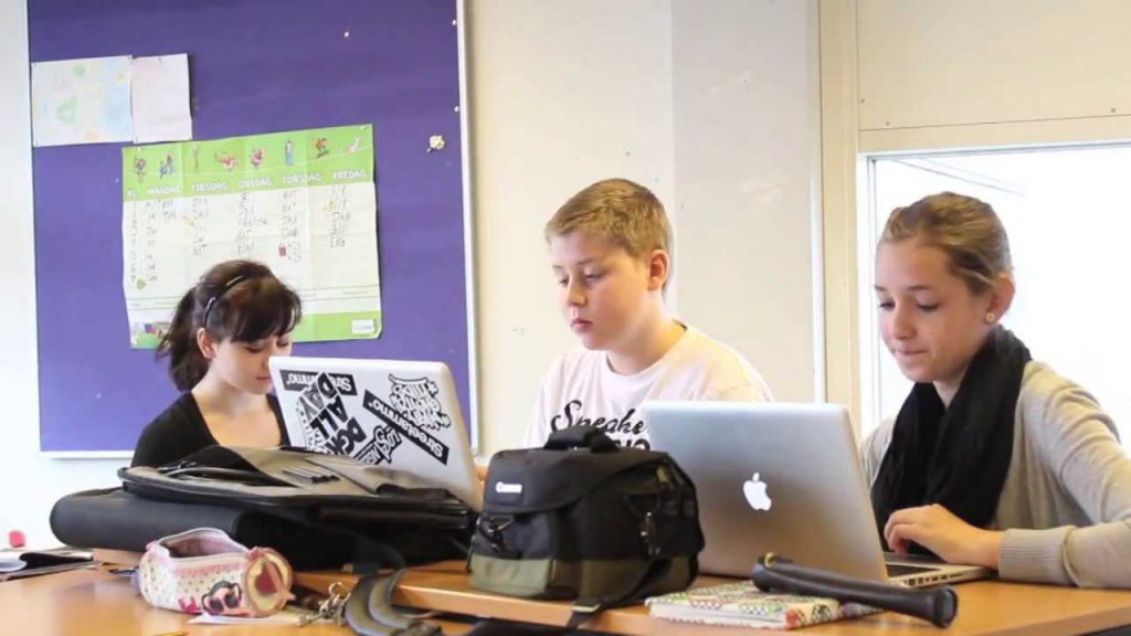 לימדה עצמאית ושותפית ברשת by KHITAM ABOU AISHE - Illustrated by חתאם אבו עישה - Ourboox.com