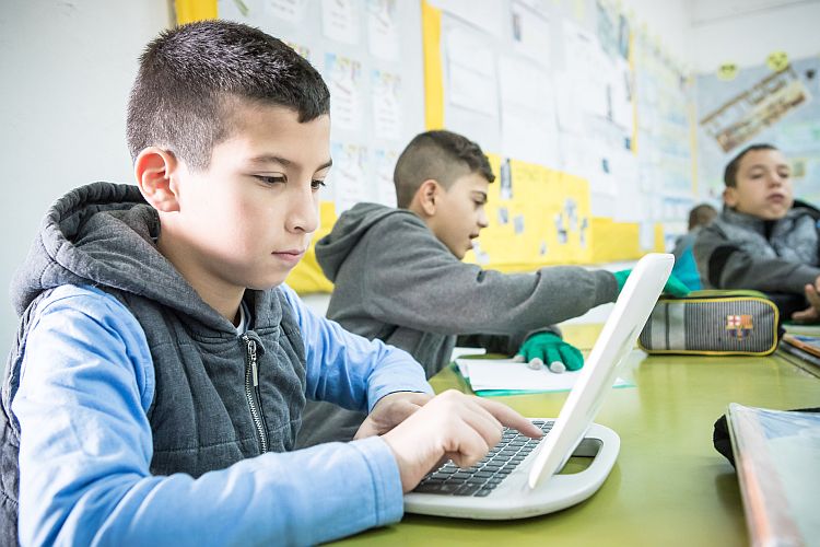 למידה משולבת טכנולוגיה by amnamsaed - Illustrated by אמנה מסאעד - Ourboox.com