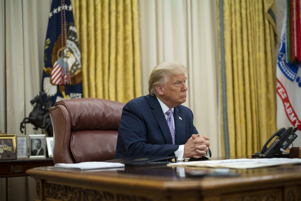 Evasione fiscale di Donald Trump by Francesca Della Corte - Illustrated by Chiara Bettella, Francesca Della Corte e Giulia Raccanello - Ourboox.com