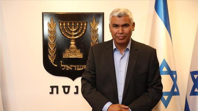 رَحَلتَ وَما زِلتَ حَيّاً by malak fares - Illustrated by ملاك فارس ابو حميد - Ourboox.com