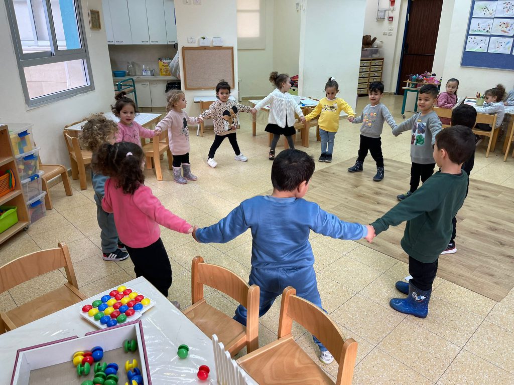 “יש לי יום הולדת גדלתי בשנה” by NOFAR RASKIN - Ourboox.com