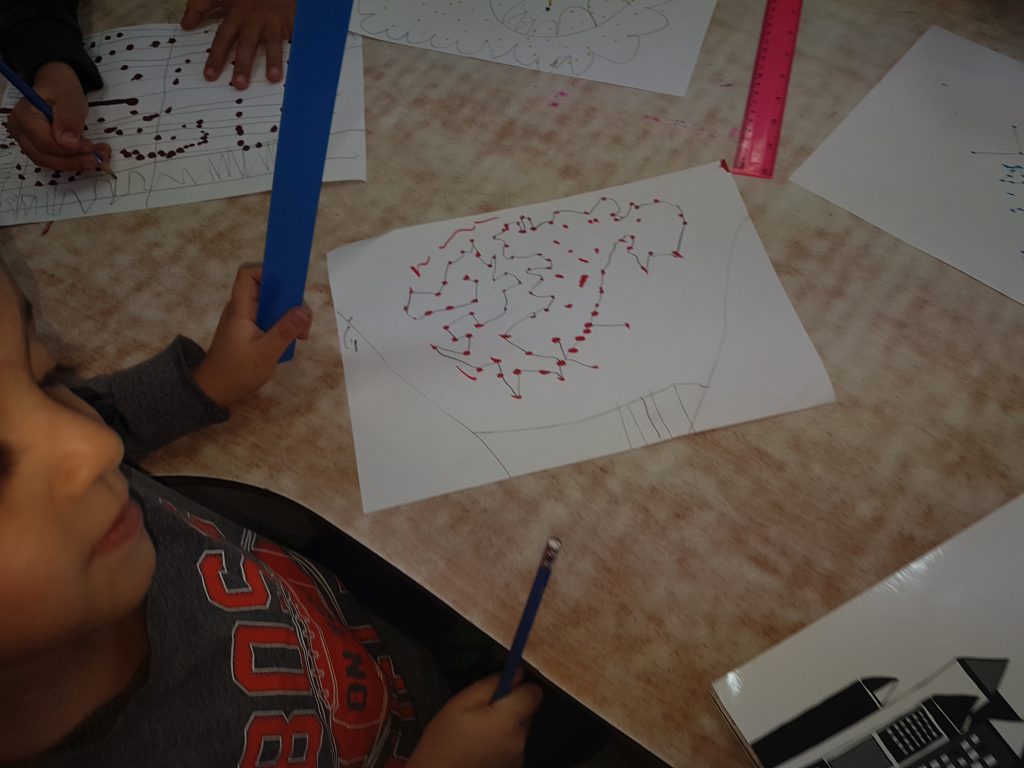 فعاليات في أعقاب قصة “حكاية نقطة على دفتر أبيض” by mysona hasarmi - Illustrated by عمل وابداع اطفال بستان وروضات المزرعة - Ourboox.com