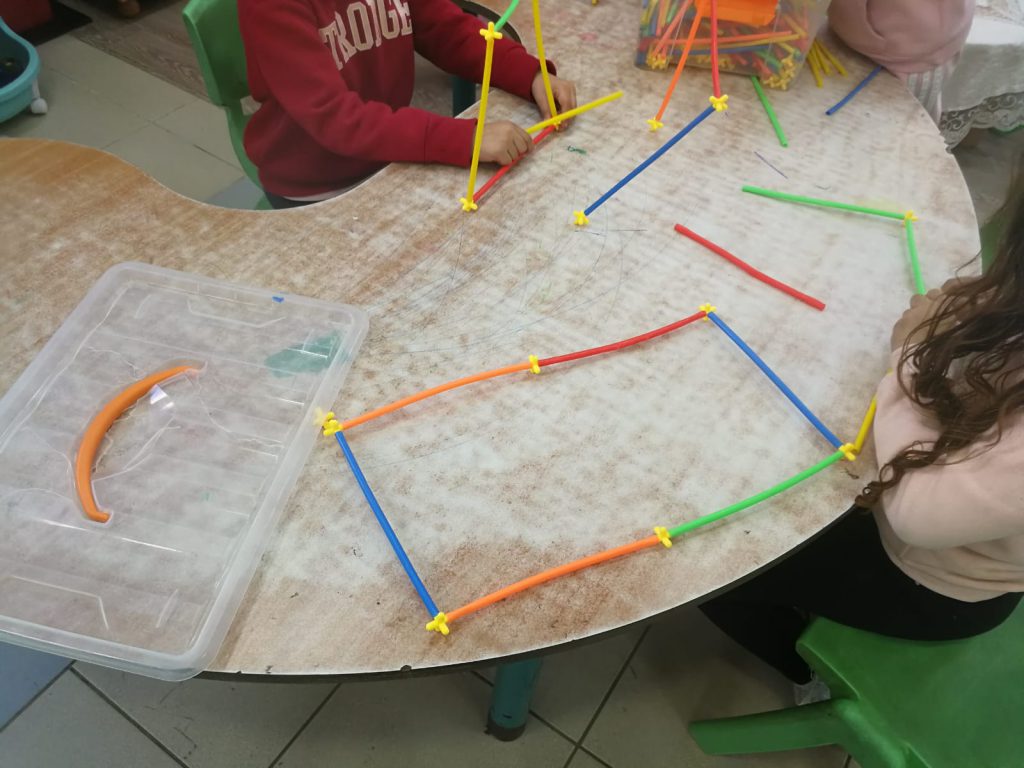 فعاليات في أعقاب قصة “حكاية نقطة على دفتر أبيض” by mysona hasarmi - Illustrated by عمل وابداع اطفال بستان وروضات المزرعة - Ourboox.com