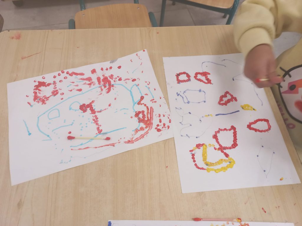 فعاليات في أعقاب قصة “حكاية نقطة على دفتر أبيض” by mysona hasarmi - Illustrated by عمل وابداع اطفال بستان وروضات المزرعة - Ourboox.com