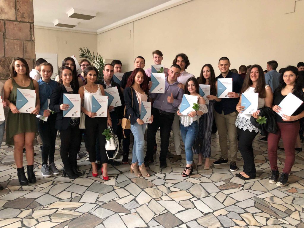 Езикова гимназия „Бертолт Брехт“ by George Ross - Ourboox.com