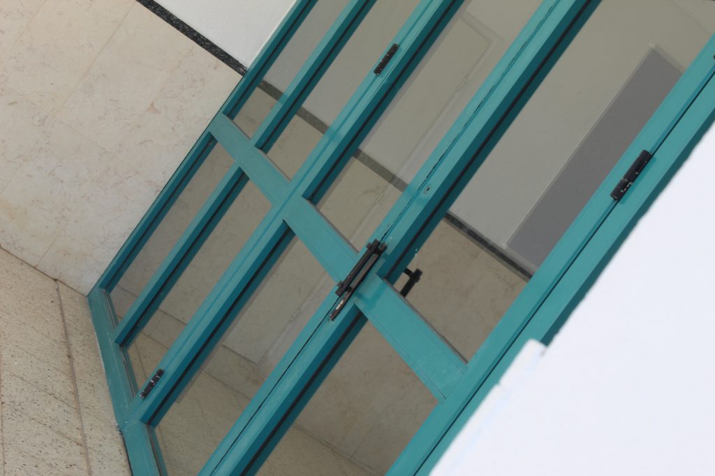 لوني المفضل…الازرق by yazan wajdi younis - Illustrated by YwY-يزن يونس - Ourboox.com