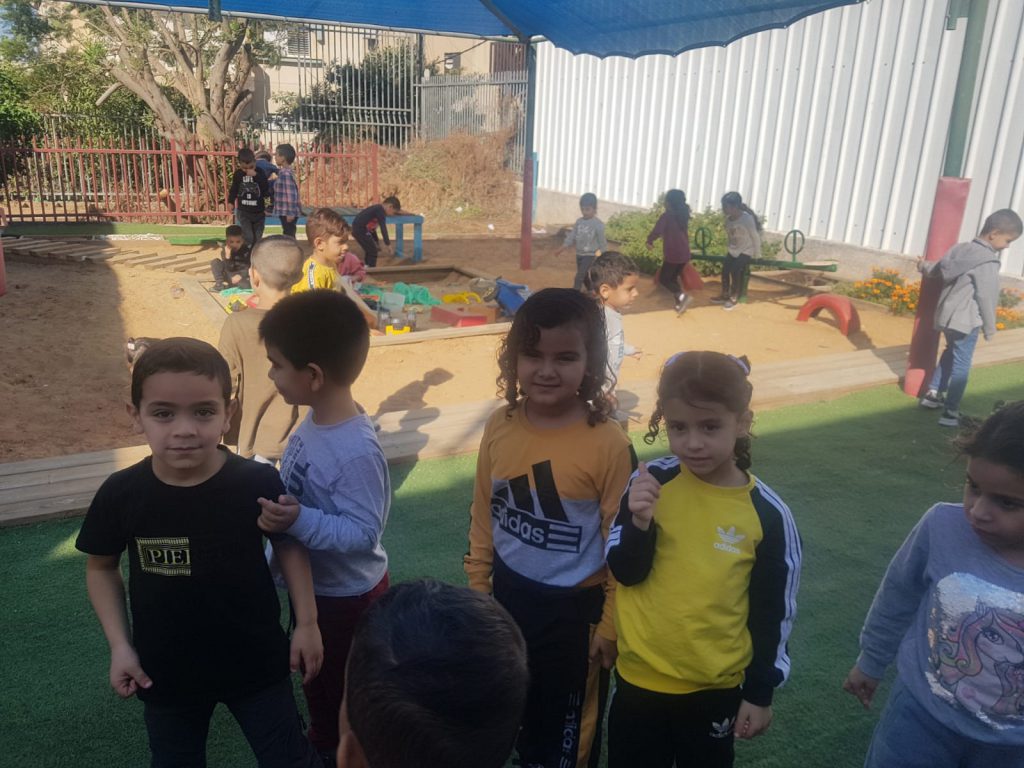 جيران وحبايب by faida mahajna - Ourboox.com