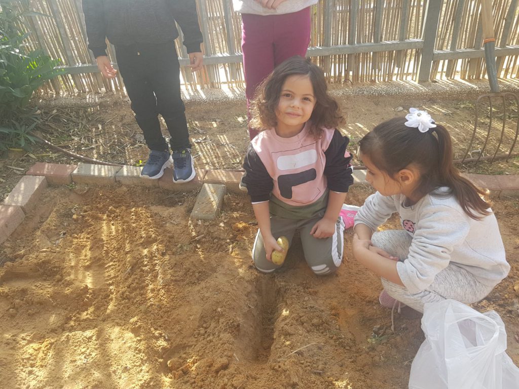 جيران وحبايب by faida mahajna - Ourboox.com