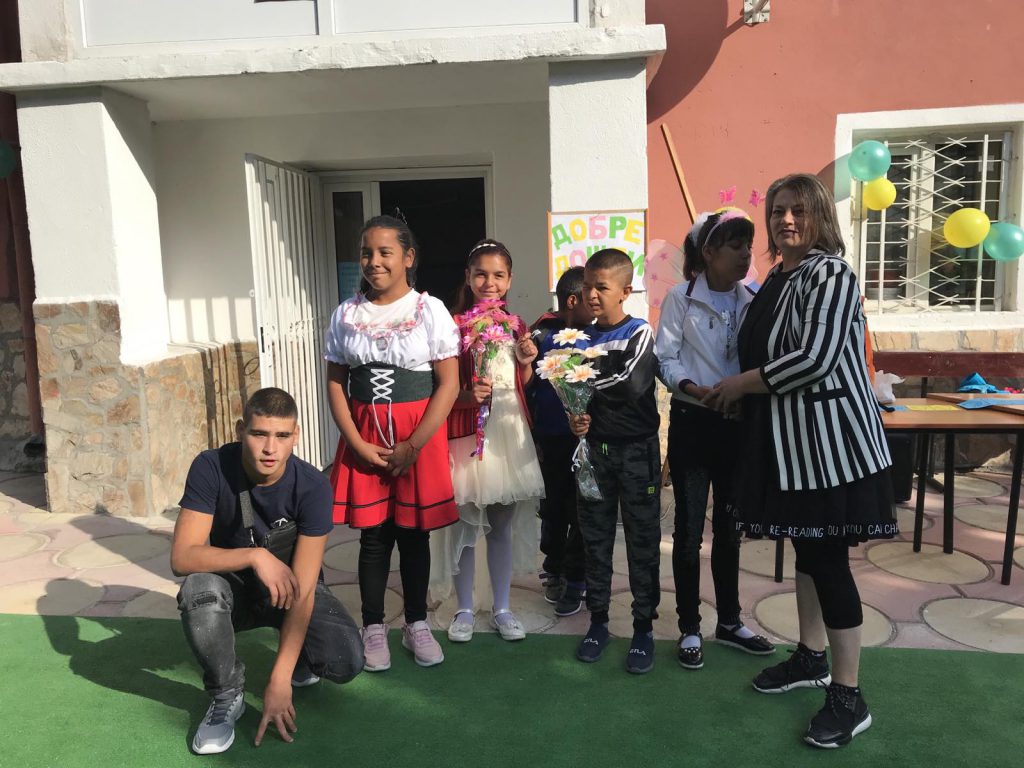 Това сме ние: паралелка VI - XIа клас с ръководител Величка Вучкова