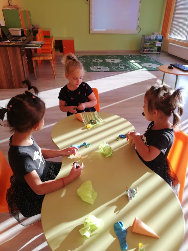 Моменти от ежедневието ни by Група "Детелинка" - Ourboox.com