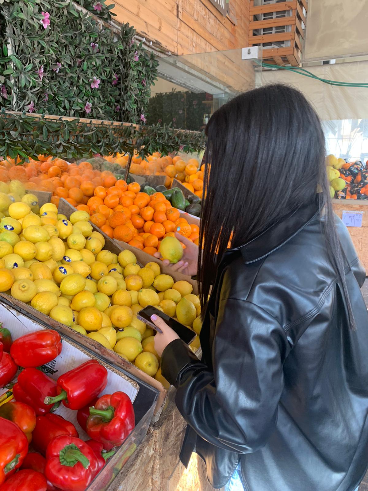 What do you make of a lemon? by niv dabush - Ourboox.com