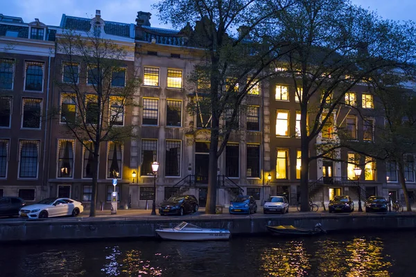 The Best City Amsterdam by Elif Dündar - Ourboox.com